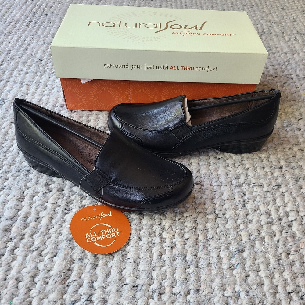Natural Soul Black Leather Shoes Size 6